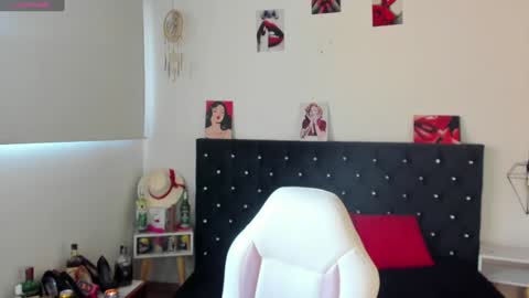 Snapshot of d_martii chatting on January 2025 12:28:02 PM Mia online show from January 2025 12:28:02 PM