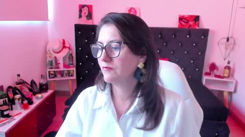 Snapshot of d_martii chatting on January 2025 05:30:02 PM Mia online show from January 2025 05:30:02 PM