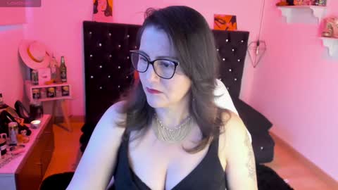 Snapshot of d_martii chatting on January 2025 11:37:02 AM Mia online show from January 2025 11:37:02 AM