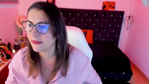 Snapshot of d_martii chatting on January 2025 11:43:02 AM Mia online show from January 2025 11:43:02 AM