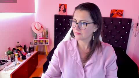 Snapshot of d_martii chatting on January 2025 05:48:01 PM Mia online show from January 2025 05:48:01 PM