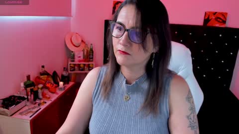 Snapshot of d_martii chatting on January 2025 12:00:01 PM Mia online show from January 2025 12:00:01 PM