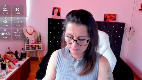 Snapshot of d_martii chatting on January 2025 06:07:01 PM Mia online show from January 2025 06:07:01 PM
