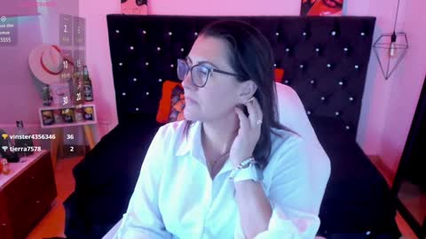 Snapshot of d_martii chatting on January 2025 06:18:01 PM Mia online show from January 2025 06:18:01 PM