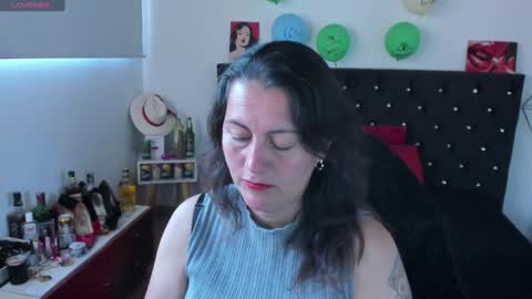 Snapshot of d_martii chatting on February 2025 12:48:02 PM Mia online show from February 2025 12:48:02 PM