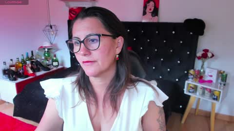 Snapshot of d_martii chatting on February 2025 03:30:02 PM Mia online show from February 2025 03:30:02 PM