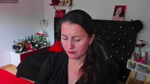 Snapshot of d_martii chatting on February 2025 07:45:02 PM Mia online show from February 2025 07:45:02 PM