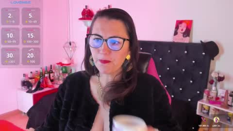Snapshot of d_martii chatting on February 2025 12:01:02 PM Mia online show from February 2025 12:01:02 PM