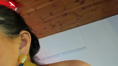 Snapshot of d_martii chatting on February 2025 03:06:01 PM Mia online show from February 2025 03:06:01 PM