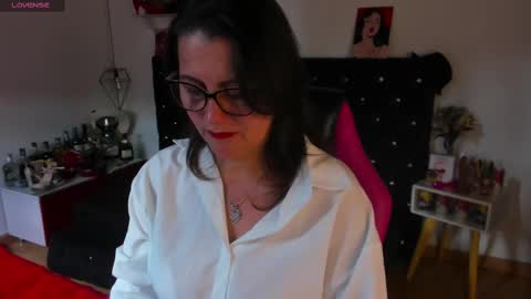 Snapshot of d_martii chatting on February 2025 02:23:02 PM Mia online show from February 2025 02:23:02 PM