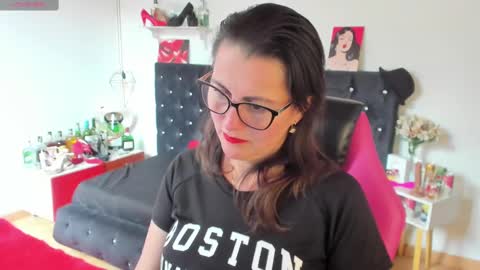 Snapshot of d_martii chatting on February 2025 07:43:02 PM Mia online show from February 2025 07:43:02 PM
