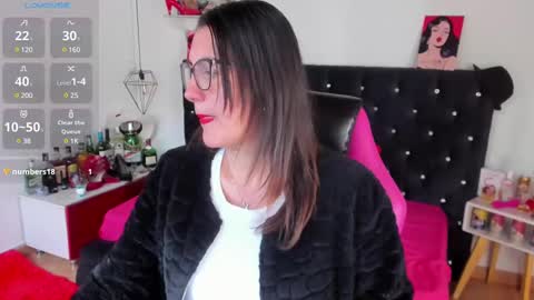 Snapshot of d_martii chatting on February 2025 12:42:01 PM Mia online show from February 2025 12:42:01 PM