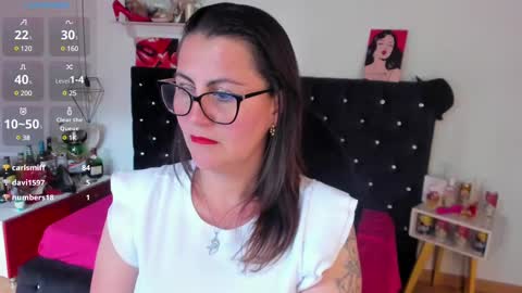 Snapshot of d_martii chatting on February 2025 06:52:02 PM Mia online show from February 2025 06:52:02 PM