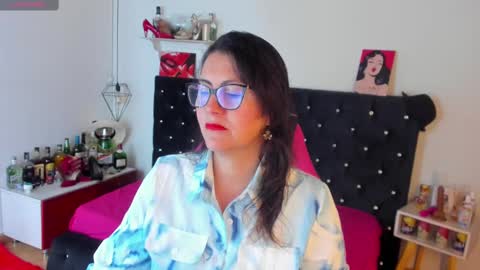 Snapshot of d_martii chatting on March 2025 11:18:01 AM Mia online show from March 2025 11:18:01 AM