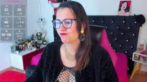 Snapshot of d_martii chatting on March 2025 12:33:02 PM Mia online show from March 2025 12:33:02 PM