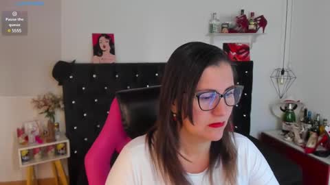 Snapshot of d_martii chatting on March 2025 12:06:02 PM Mia online show from March 2025 12:06:02 PM