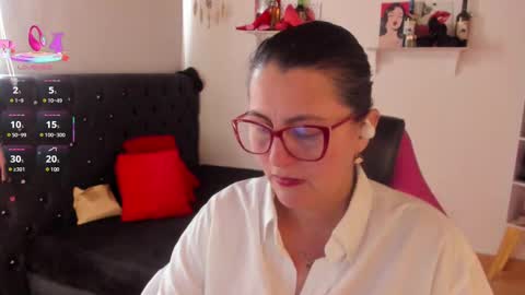 Snapshot of d_martii chatting on September 2025 01:35:02 PM Mia online show from September 2025 01:35:02 PM