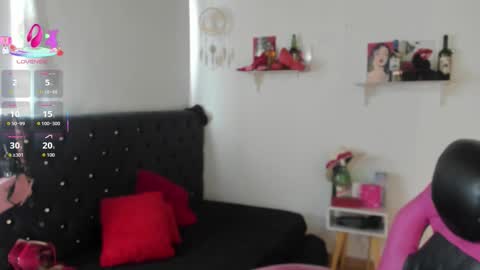 Snapshot of d_martii chatting on September 2025 12:30:01 PM Mia online show from September 2025 12:30:01 PM