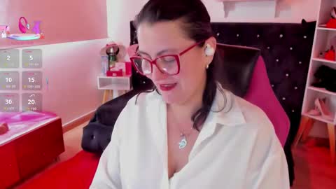 Snapshot of d_martii chatting on September 2025 02:10:01 PM Mia online show from September 2025 02:10:01 PM