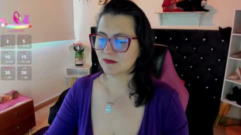 Snapshot of d_martii chatting on September 2025 01:49:01 PM Mia online show from September 2025 01:49:01 PM