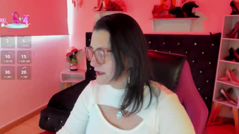 Snapshot of d_martii chatting on October 2025 12:25:02 PM Mia online show from October 2025 12:25:02 PM