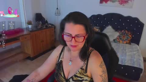 Snapshot of d_martii chatting on October 2025 03:02:02 PM Mia online show from October 2025 03:02:02 PM