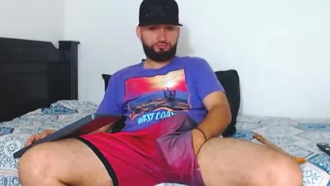 Snapshot of daddytronks17 chatting on January 2025 02:51:02 AM daddytronks17 online show from January 2025 02:51:02 AM