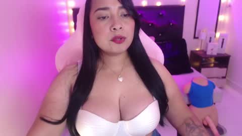 Snapshot of dads_angel19 chatting on May 2026 01:18:01 PM amanda online show from May 2026 01:18:01 PM