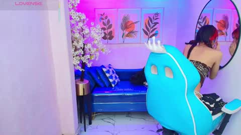 dafne huges online show from October 2025 08:18:01 PM