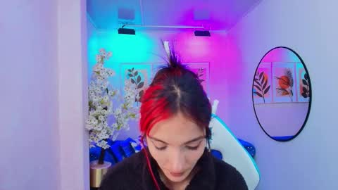 dafne huges online show from October 2025 07:18:01 PM