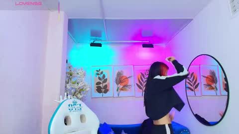 dafne huges online show from November 2025 07:12:01 PM