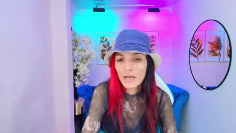 dafne huges online show from November 2025 07:30:01 PM