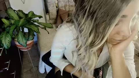 Snapshot of dahnia_cruz chatting on April 2026 06:21:01 PM dahnia_cruz online show from April 2026 06:21:01 PM