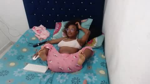 Snapshot of daisha_becker chatting on January 2025 03:51:01 PM daisha_becker online show from January 2025 03:51:01 PM