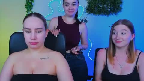 Little Di online show from July 2026 07:19:01 PM
