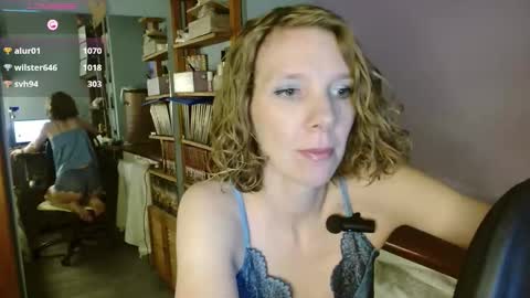 daisy_lovely online show from November 2025 04:23:02 AM