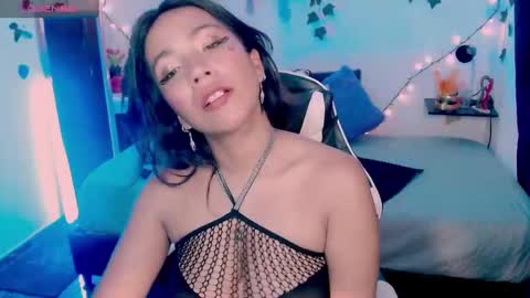 Caroliina online show from September 2025 06:41:02 PM