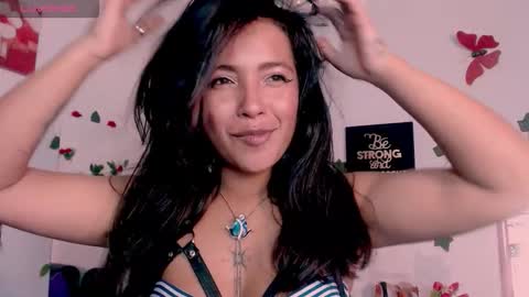 Caroliina online show from September 2025 05:18:01 PM