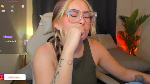 Snapshot of dakottaa__ chatting on April 2026 01:45:01 AM dakottaa__ online show from April 2026 01:45:01 AM