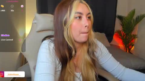 Snapshot of dakottaa__ chatting on May 2026 11:45:02 PM dakottaa__ online show from May 2026 11:45:02 PM