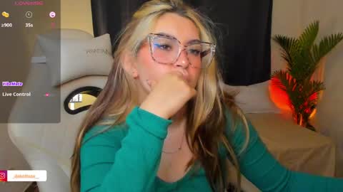 Snapshot of dakottaa__ chatting on June 2026 12:16:02 AM dakottaa__ online show from June 2026 12:16:02 AM