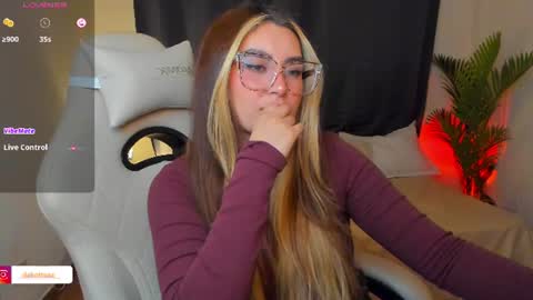 dakottaa__ online show from July 2026 12:12:01 AM