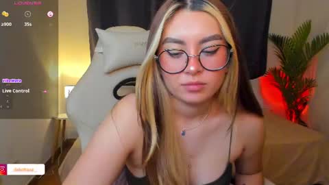 dakottaa__ online show from July 2026 03:23:01 AM