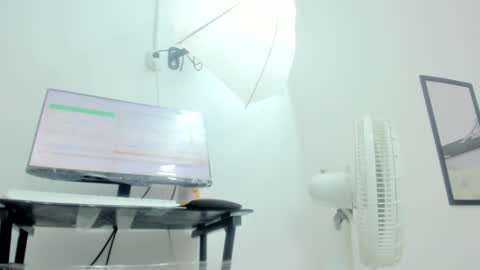 Snapshot of dalia_2 chatting on October 2025 12:54:01 AM Ren online show from October 2025 12:54:01 AM