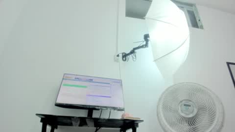 Snapshot of dalia_2 chatting on October 2025 12:26:01 AM Ren online show from October 2025 12:26:01 AM