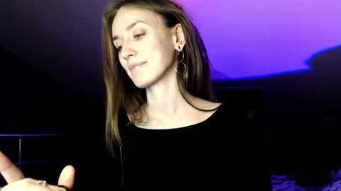 Dalia  online show from December 2024 01:17:01 PM