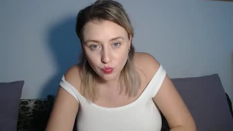 Maria online show from November 2025 10:19:01 PM