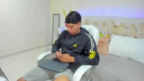 DAMIAN online show from January 2025 12:20:01 PM