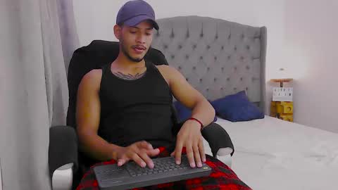 instagram damiannreed. online show from November 2025 11:04:01 PM