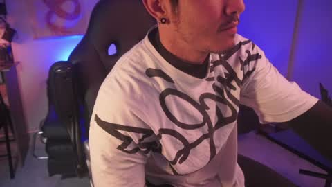Snapshot of damianow chatting on January 2025 12:52:02 AM insta damn8 -------- online show from January 2025 12:52:02 AM